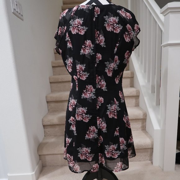 Short sleeve Floral Dress - Picture 4 of 7